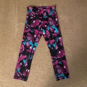 Lululemon Size 2 Wunder Under Crop in EUC